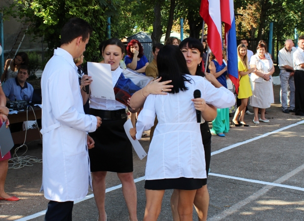 Руководство Госкомрегистра в День знаний вручило грамоты студентам Крымского колледжа, успешно прошедшим практику в комитете - «Госкомрегистр»