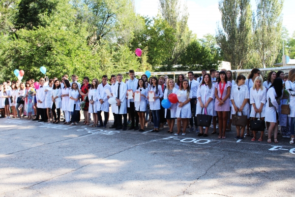 Руководство Госкомрегистра в День знаний вручило грамоты студентам Крымского колледжа, успешно прошедшим практику в комитете - «Госкомрегистр»