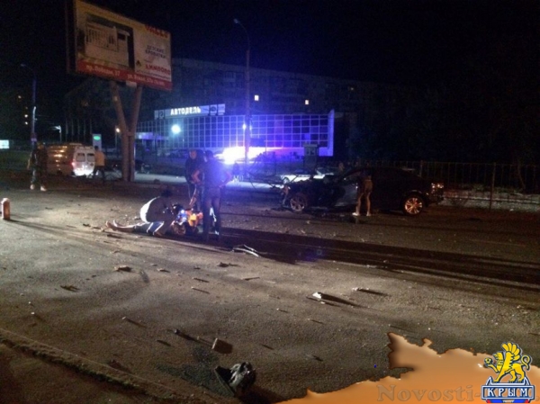 Ночью на проспекте Победы Симферополя иномарка разбилась в «хлам», врезавшись в рекламный щит (ФОТО) - «Симферополь»