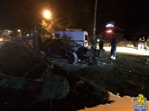 Ночью на проспекте Победы Симферополя иномарка разбилась в «хлам», врезавшись в рекламный щит (ФОТО) - «Симферополь»