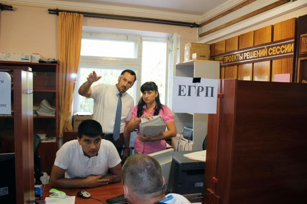 Александр Спиридонов: В Симферопольском городском управлении Госкомрегистра необходимо улучшить условия приема заявителей - «Госкомрегистр»