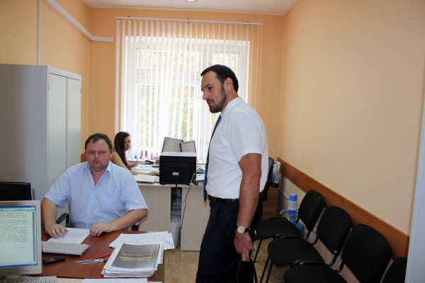 Александр Спиридонов: В Симферопольском городском управлении Госкомрегистра необходимо улучшить условия приема заявителей - «Госкомрегистр»