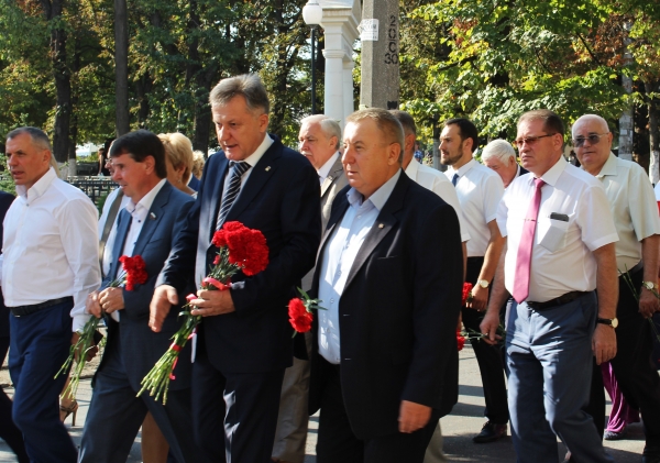 Председатель Госкомрегистра принял участие в мероприятии, посвященном Дню памяти воинов, погибших в Крымской войне - «Госкомрегистр»