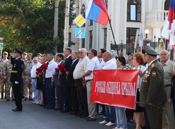 Председатель Госкомрегистра принял участие в мероприятии, посвященном Дню памяти воинов, погибших в Крымской войне - «Госкомрегистр»