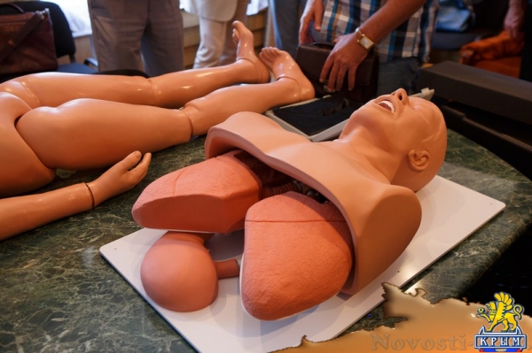 Международный Красный крест передал Медакадемии КФУ новое оборудование на 600 тыс руб (ФОТО) - «Экономика Крыма» Международный Красный крест передал Медакадемии КФУ новое оборудование на 600 тыс руб (ФОТО) - «Экономика Крыма»