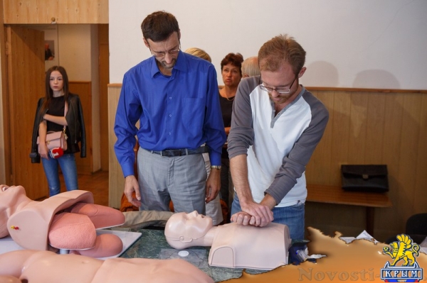 Международный Красный крест передал Медакадемии КФУ новое оборудование на 600 тыс руб (ФОТО) - «Экономика Крыма» Международный Красный крест передал Медакадемии КФУ новое оборудование на 600 тыс руб (ФОТО) - «Экономика Крыма»