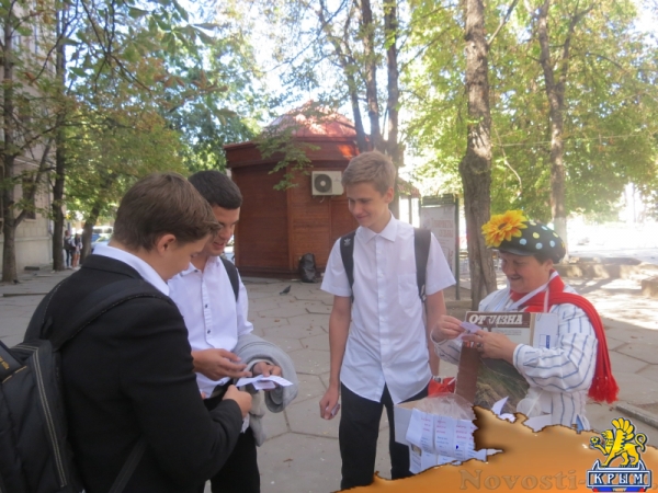 В ходе осеннего литературного фестиваля «КрымБукФест-2016» в центре Симферополе прошла культурно-просветительская акция «БиблиоСквер; книга, культура, досуг» (ФОТО) - «Общество Крыма»