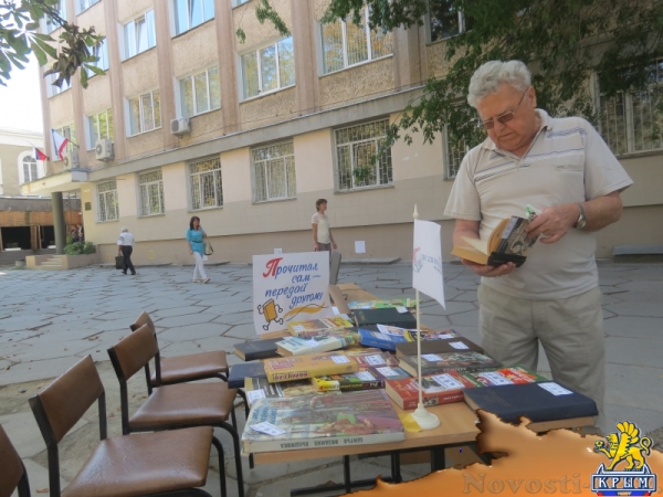 В ходе осеннего литературного фестиваля «КрымБукФест-2016» в центре Симферополе прошла культурно-просветительская акция «БиблиоСквер; книга, культура, досуг» (ФОТО) - «Общество Крыма»