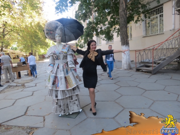 В ходе осеннего литературного фестиваля «КрымБукФест-2016» в центре Симферополе прошла культурно-просветительская акция «БиблиоСквер; книга, культура, досуг» (ФОТО) - «Общество Крыма»