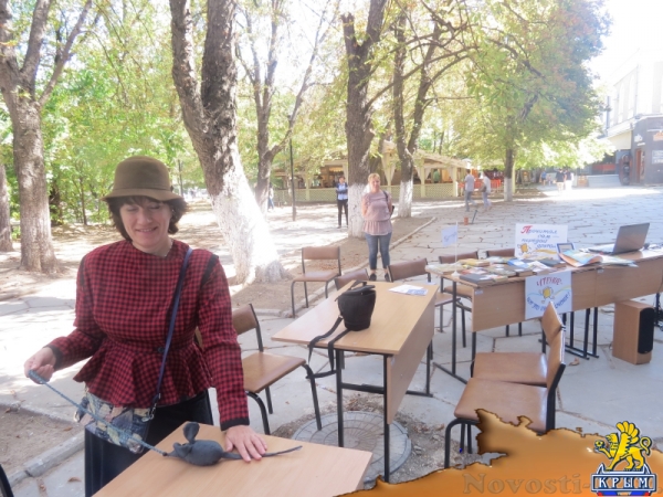 В ходе осеннего литературного фестиваля «КрымБукФест-2016» в центре Симферополе прошла культурно-просветительская акция «БиблиоСквер; книга, культура, досуг» (ФОТО) - «Общество Крыма»