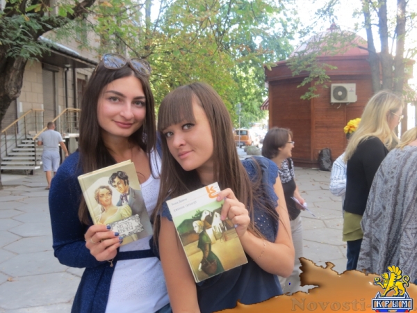 В ходе осеннего литературного фестиваля «КрымБукФест-2016» в центре Симферополе прошла культурно-просветительская акция «БиблиоСквер; книга, культура, досуг» (ФОТО) - «Общество Крыма»