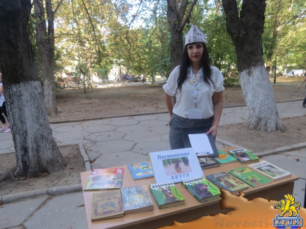 В ходе осеннего литературного фестиваля «КрымБукФест-2016» в центре Симферополе прошла культурно-просветительская акция «БиблиоСквер; книга, культура, досуг» (ФОТО) - «Общество Крыма»