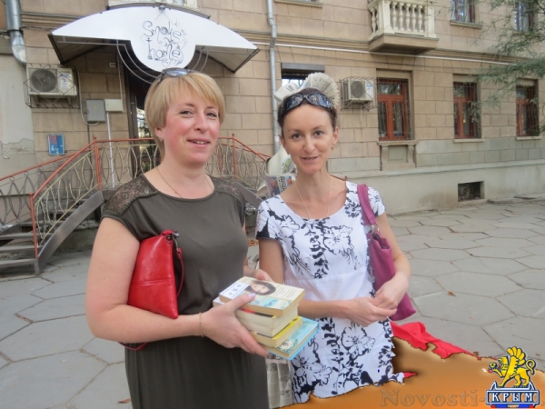 В ходе осеннего литературного фестиваля «КрымБукФест-2016» в центре Симферополе прошла культурно-просветительская акция «БиблиоСквер; книга, культура, досуг» (ФОТО) - «Общество Крыма»