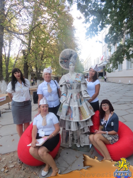 В ходе осеннего литературного фестиваля «КрымБукФест-2016» в центре Симферополе прошла культурно-просветительская акция «БиблиоСквер; книга, культура, досуг» (ФОТО) - «Общество Крыма»