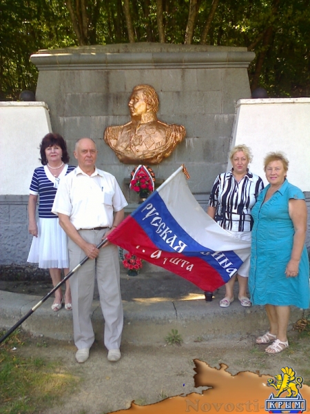 Русская община Алушты возложила цветы к барельефу фельдмаршала Кутузова на Кутузовском фонтане (ФОТО) - «Общество Крыма»