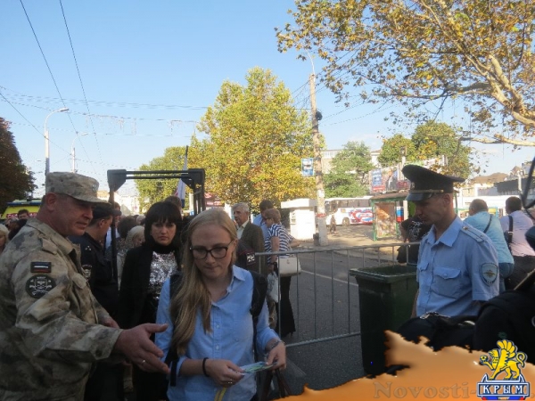 Фестиваль «единороссов» на центральной площади Симферополя вынужденно прерывался из-за внезапного возгорания дизель-генератора возле памятника Ленину (ФОТО) - «Общество Крыма»