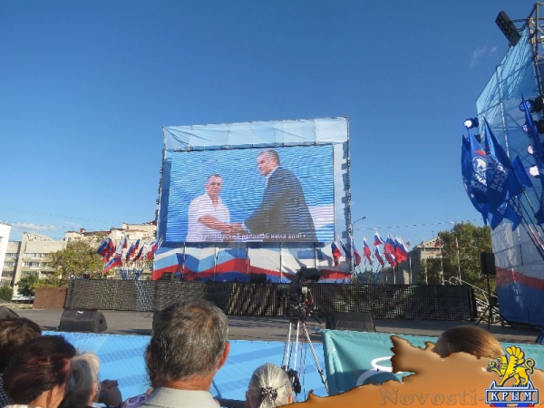 Фестиваль «единороссов» на центральной площади Симферополя вынужденно прерывался из-за внезапного возгорания дизель-генератора возле памятника Ленину (ФОТО) - «Общество Крыма»