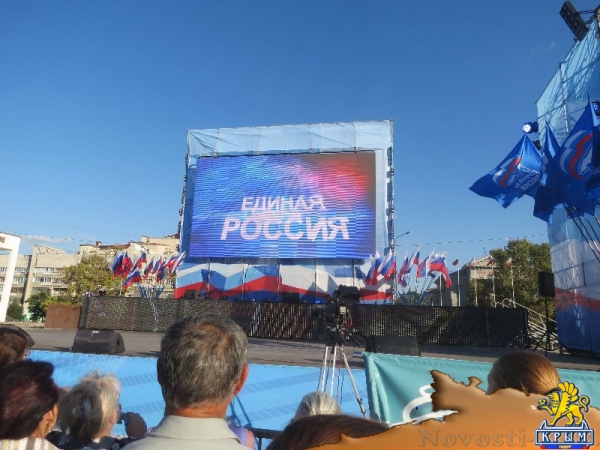 Фестиваль «единороссов» на центральной площади Симферополя вынужденно прерывался из-за внезапного возгорания дизель-генератора возле памятника Ленину (ФОТО) - «Общество Крыма»