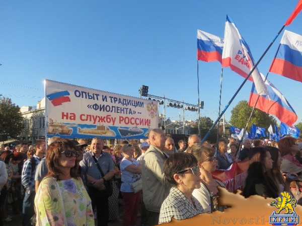 Фестиваль «единороссов» на центральной площади Симферополя вынужденно прерывался из-за внезапного возгорания дизель-генератора возле памятника Ленину (ФОТО) - «Общество Крыма»