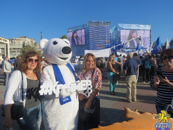 Фестиваль «единороссов» на центральной площади Симферополя вынужденно прерывался из-за внезапного возгорания дизель-генератора возле памятника Ленину (ФОТО) - «Общество Крыма»