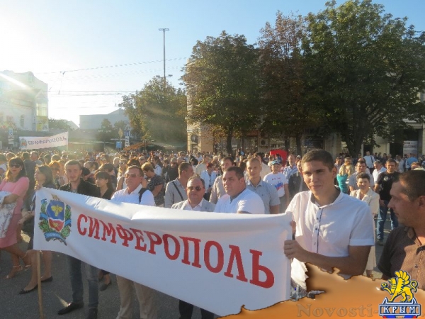 Фестиваль «единороссов» на центральной площади Симферополя вынужденно прерывался из-за внезапного возгорания дизель-генератора возле памятника Ленину (ФОТО) - «Общество Крыма»