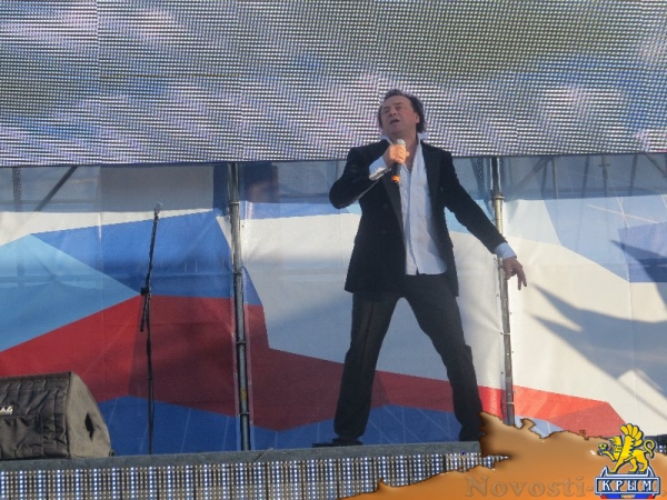 Фестиваль «единороссов» на центральной площади Симферополя вынужденно прерывался из-за внезапного возгорания дизель-генератора возле памятника Ленину (ФОТО) - «Общество Крыма»