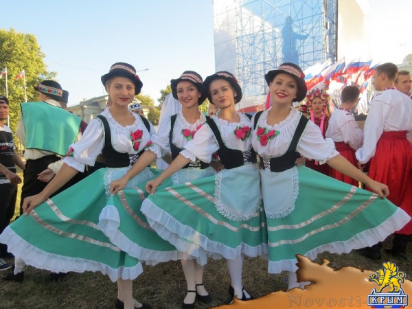 Фестиваль «единороссов» на центральной площади Симферополя вынужденно прерывался из-за внезапного возгорания дизель-генератора возле памятника Ленину (ФОТО) - «Общество Крыма»