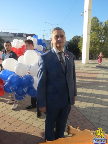 Фестиваль «единороссов» на центральной площади Симферополя вынужденно прерывался из-за внезапного возгорания дизель-генератора возле памятника Ленину (ФОТО) - «Общество Крыма»