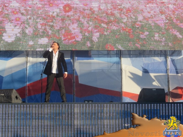 Фестиваль «единороссов» на центральной площади Симферополя вынужденно прерывался из-за внезапного возгорания дизель-генератора возле памятника Ленину (ФОТО) - «Общество Крыма»