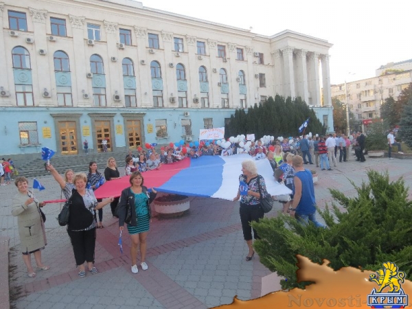 Фестиваль «единороссов» на центральной площади Симферополя вынужденно прерывался из-за внезапного возгорания дизель-генератора возле памятника Ленину (ФОТО) - «Общество Крыма»