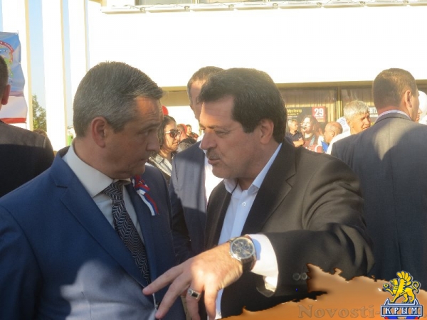 Фестиваль «единороссов» на центральной площади Симферополя вынужденно прерывался из-за внезапного возгорания дизель-генератора возле памятника Ленину (ФОТО) - «Общество Крыма»