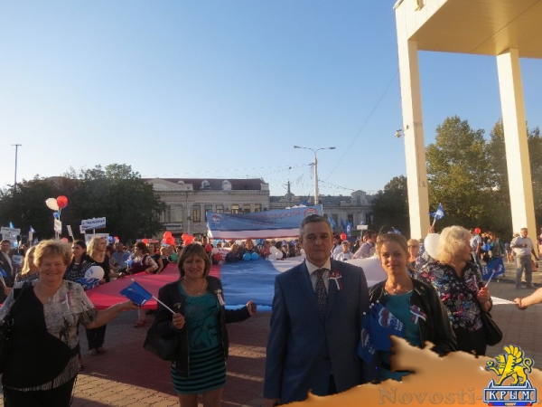 Фестиваль «единороссов» на центральной площади Симферополя вынужденно прерывался из-за внезапного возгорания дизель-генератора возле памятника Ленину (ФОТО) - «Общество Крыма»