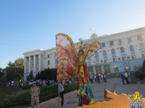 Фестиваль «единороссов» на центральной площади Симферополя вынужденно прерывался из-за внезапного возгорания дизель-генератора возле памятника Ленину (ФОТО) - «Общество Крыма»