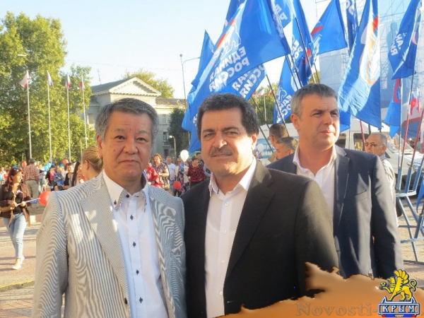 Фестиваль «единороссов» на центральной площади Симферополя вынужденно прерывался из-за внезапного возгорания дизель-генератора возле памятника Ленину (ФОТО) - «Общество Крыма»