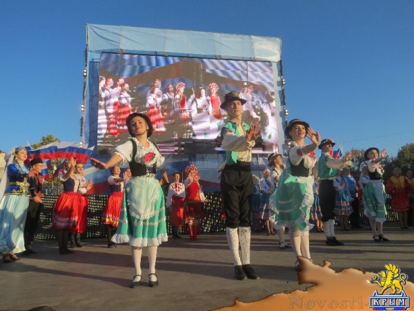 Фестиваль «единороссов» на центральной площади Симферополя вынужденно прерывался из-за внезапного возгорания дизель-генератора возле памятника Ленину (ФОТО) - «Общество Крыма»