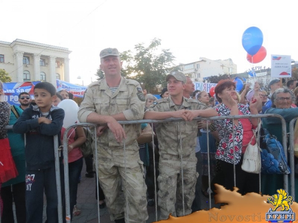 Фестиваль «единороссов» на центральной площади Симферополя вынужденно прерывался из-за внезапного возгорания дизель-генератора возле памятника Ленину (ФОТО) - «Общество Крыма»