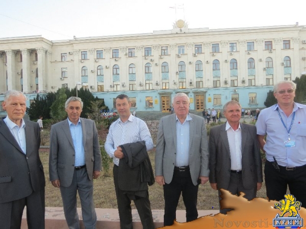 Фестиваль «единороссов» на центральной площади Симферополя вынужденно прерывался из-за внезапного возгорания дизель-генератора возле памятника Ленину (ФОТО) - «Общество Крыма»