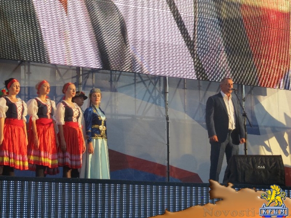 Фестиваль «единороссов» на центральной площади Симферополя вынужденно прерывался из-за внезапного возгорания дизель-генератора возле памятника Ленину (ФОТО) - «Общество Крыма»