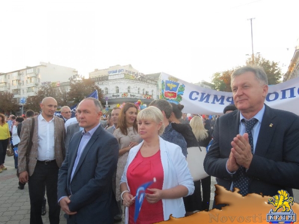 Фестиваль «единороссов» на центральной площади Симферополя вынужденно прерывался из-за внезапного возгорания дизель-генератора возле памятника Ленину (ФОТО) - «Общество Крыма»