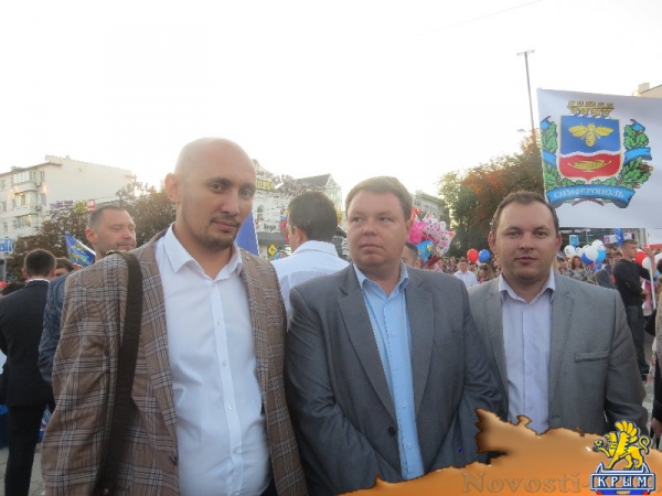 Фестиваль «единороссов» на центральной площади Симферополя вынужденно прерывался из-за внезапного возгорания дизель-генератора возле памятника Ленину (ФОТО) - «Общество Крыма»