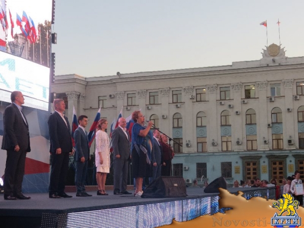 Фестиваль «единороссов» на центральной площади Симферополя вынужденно прерывался из-за внезапного возгорания дизель-генератора возле памятника Ленину (ФОТО) - «Общество Крыма»