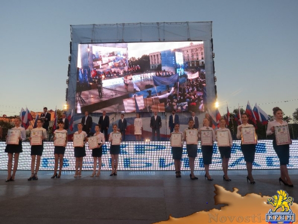 Фестиваль «единороссов» на центральной площади Симферополя вынужденно прерывался из-за внезапного возгорания дизель-генератора возле памятника Ленину (ФОТО) - «Общество Крыма»