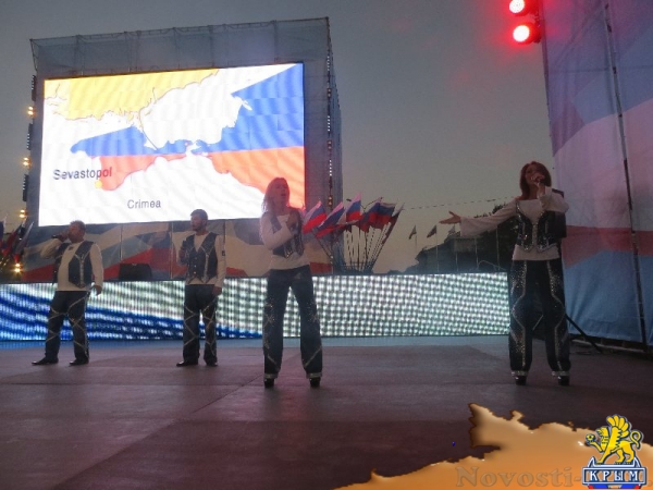 Фестиваль «единороссов» на центральной площади Симферополя вынужденно прерывался из-за внезапного возгорания дизель-генератора возле памятника Ленину (ФОТО) - «Общество Крыма»