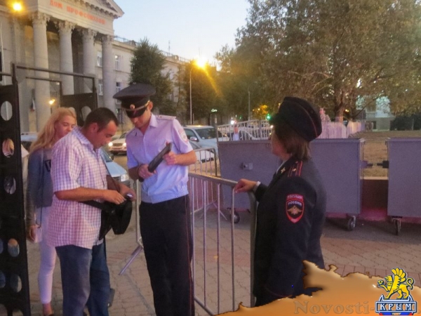 Фестиваль «единороссов» на центральной площади Симферополя вынужденно прерывался из-за внезапного возгорания дизель-генератора возле памятника Ленину (ФОТО) - «Общество Крыма»