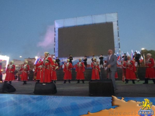 Фестиваль «единороссов» на центральной площади Симферополя вынужденно прерывался из-за внезапного возгорания дизель-генератора возле памятника Ленину (ФОТО) - «Общество Крыма»