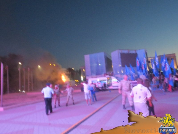 Фестиваль «единороссов» на центральной площади Симферополя вынужденно прерывался из-за внезапного возгорания дизель-генератора возле памятника Ленину (ФОТО) - «Общество Крыма»