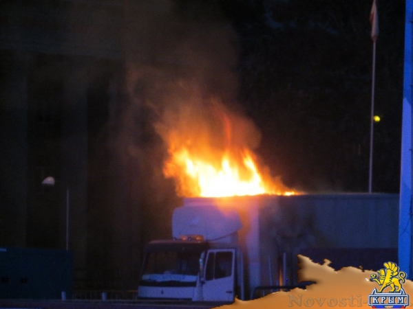 Фестиваль «единороссов» на центральной площади Симферополя вынужденно прерывался из-за внезапного возгорания дизель-генератора возле памятника Ленину (ФОТО) - «Общество Крыма»