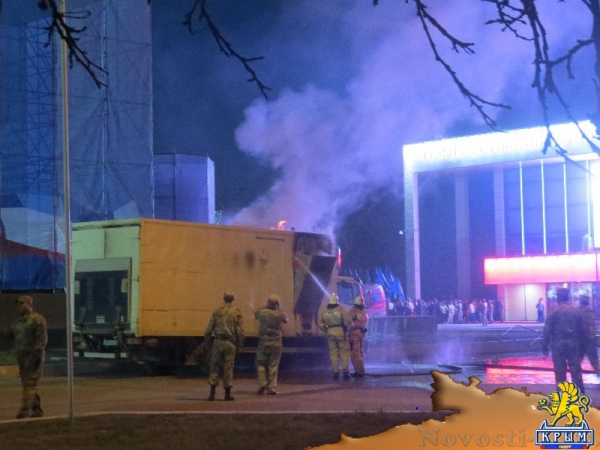 Фестиваль «единороссов» на центральной площади Симферополя вынужденно прерывался из-за внезапного возгорания дизель-генератора возле памятника Ленину (ФОТО) - «Общество Крыма»