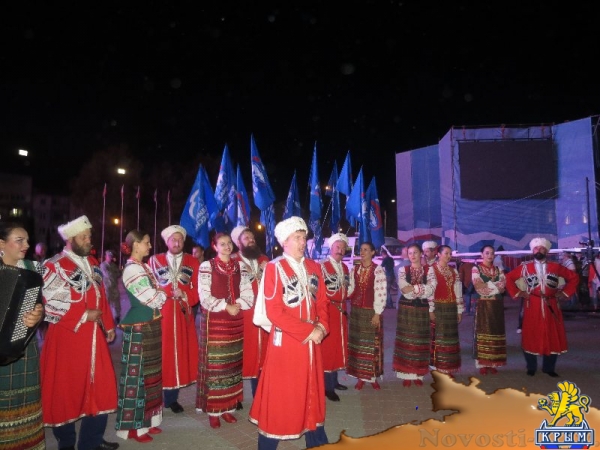 Фестиваль «единороссов» на центральной площади Симферополя вынужденно прерывался из-за внезапного возгорания дизель-генератора возле памятника Ленину (ФОТО) - «Общество Крыма»