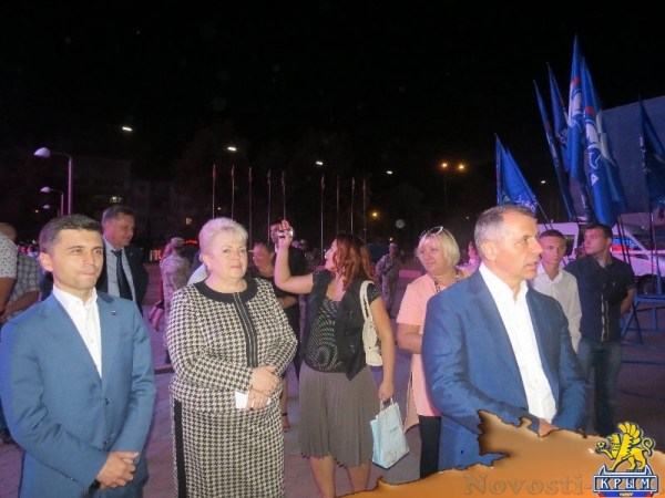 Фестиваль «единороссов» на центральной площади Симферополя вынужденно прерывался из-за внезапного возгорания дизель-генератора возле памятника Ленину (ФОТО) - «Общество Крыма»